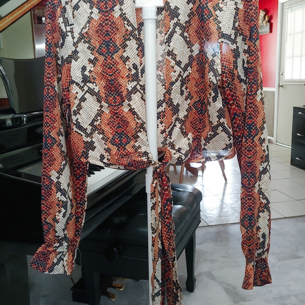 Boohoo- long sleeve bolo top size 12